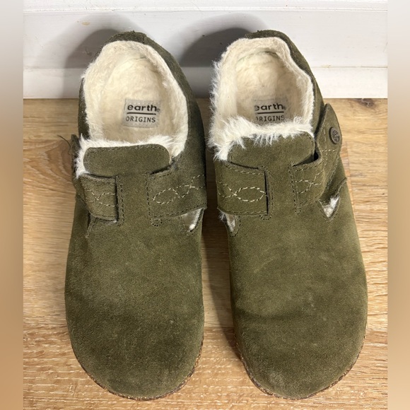 Earth Origins Aurora Jade Classic Fur Lined Clogs in Olive Green - Picture 3 of 11